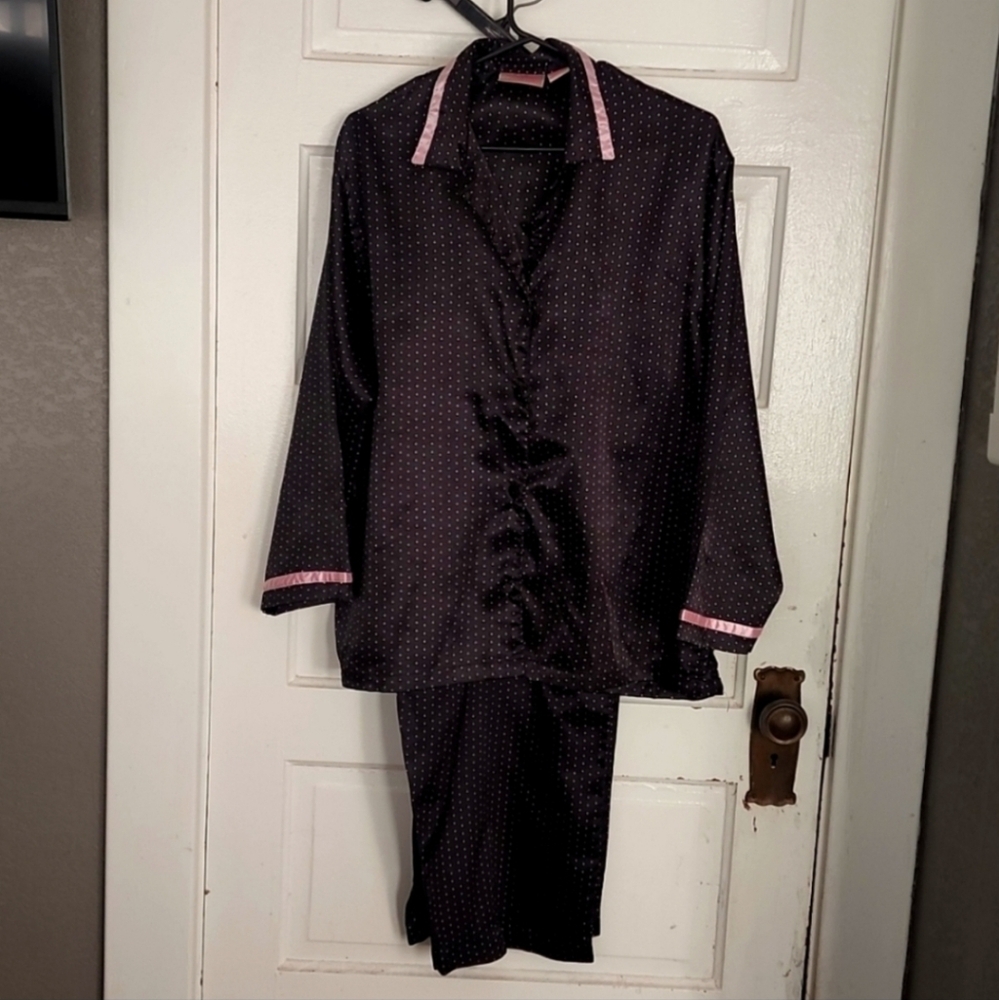 Elegant Black and Pink Women's Pajama Set